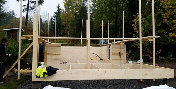 Bild på uppförande av prefabhus, Byggklar Sverige AB. Renoveringar, ROT, ombyggnad, snickare, bjälklag, nybyggnad.
